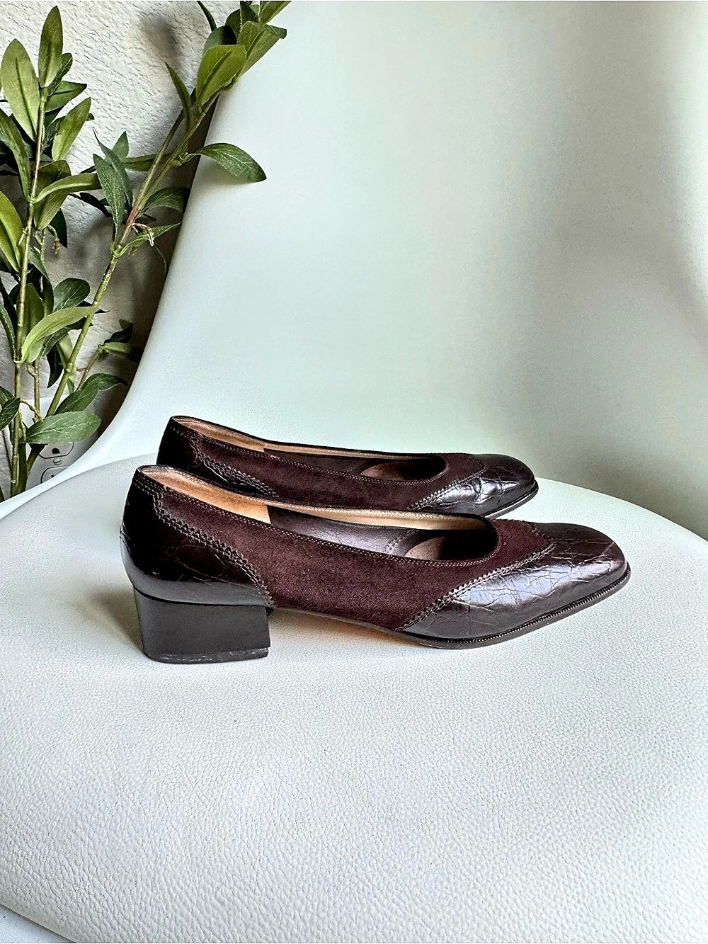 Salvatore Ferragamo Boutique Brown Suede Croc Pumps 6.5 B Vintage Italy